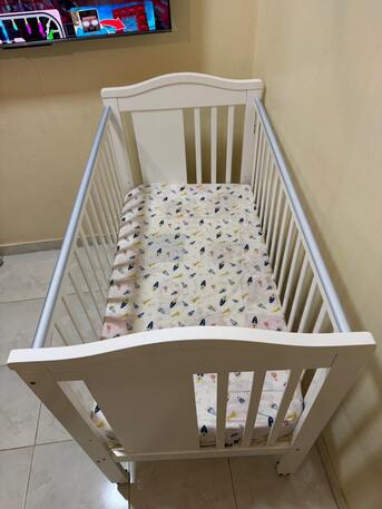 Riyadh, Furniture, SAR 850,  Baby Crib With Mattress And Bedding Set