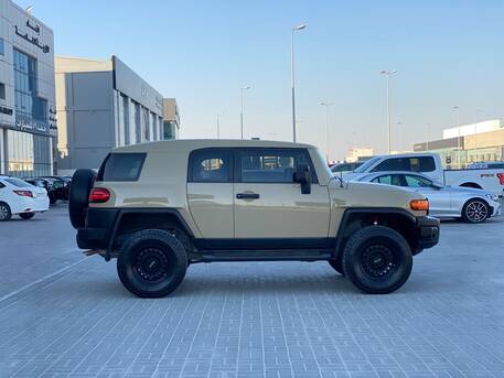 Manama, Vehicles, Cars & Trucks , BHD 8500,  Toyota FJ Cruiser,  2015,  Automatic,  188500 KM,    (Beige)