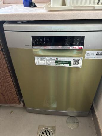 Riyadh, Electrical & Plumbing, SAR 2500,  Bosch Dishwasher 7.4 L SMS6ECI38M Silver Inox