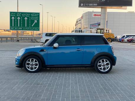 Manama, Vehicles, Cars & Trucks , BHD 2200,  Austin Mini Cooper,  2013,  Automatic,  136000 KM,  Mini Cooper R-56  (Blue)
