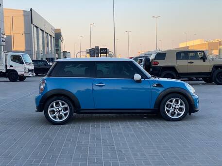 Manama, Vehicles, Cars & Trucks , BHD 2200,  Austin Mini Cooper,  2013,  Automatic,  136000 KM,  Mini Cooper R-56  (Blue)