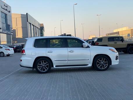 Manama, Vehicles, Cars & Trucks , BHD 13900,  Lexus LX 570,  2014,  Automatic,  172400 KM,  Lexus LX-570  (White)