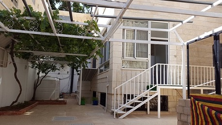 Amman, Apartments, Flats, Houses & Villas, JOD 225/month,  Furnished,  1 BR,  Cozy, Safe, And With A Terrace And Garden, In A Private Building, In The Middle Of Amman
