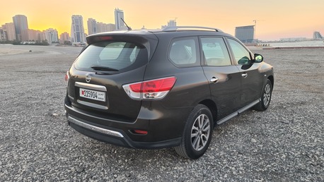 Juffair, Vehicles, Cars & Trucks , BHD 2750,  Nissan Pathfinder,  2015,  Automatic,  79000 KM,   Single Owner Very Less Mileage 79000km Only
