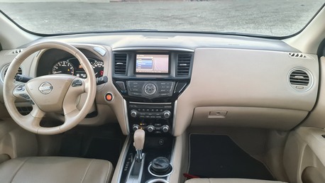 Juffair, Vehicles, Cars & Trucks , BHD 2750,  Nissan Pathfinder,  2015,  Automatic,  79000 KM,   Single Owner Very Less Mileage 79000km Only