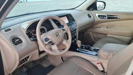 Juffair, Vehicles, Cars & Trucks , BHD 2750,  Nissan Pathfinder,  2015,  Automatic,  79000 KM,   Single Owner Very Less Mileage 79000km Only
