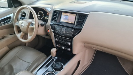 Juffair, Vehicles, Cars & Trucks , BHD 2750,  Nissan Pathfinder,  2015,  Automatic,  79000 KM,   Single Owner Very Less Mileage 79000km Only