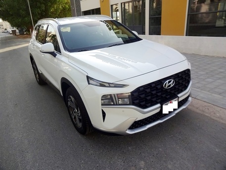 Manama, Vehicles, Cars & Trucks , BHD 111,  Hyundai Santa Fe,  2022,  Automatic,  96000 KM,  Mid-option, 4 Cylinder V4 - 7 Seater SUV, From Bahrain Agency