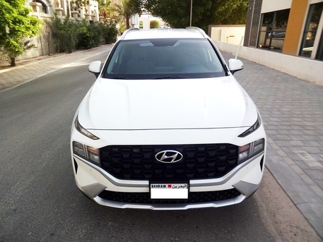 Manama, Vehicles, Cars & Trucks , BHD 111,  Hyundai Santa Fe,  2022,  Automatic,  96000 KM,  Mid-option, 4 Cylinder V4 - 7 Seater SUV, From Bahrain Agency