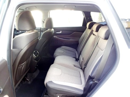 Manama, Vehicles, Cars & Trucks , BHD 111,  Hyundai Santa Fe,  2022,  Automatic,  96000 KM,  Mid-option, 4 Cylinder V4 - 7 Seater SUV, From Bahrain Agency