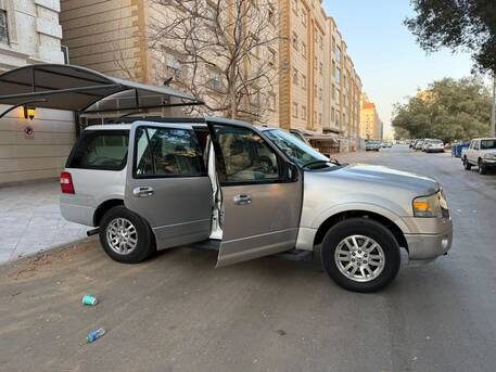 Jeddah, Vehicles, Cars & Trucks , SAR 39000,  Ford Expedition XLT,  2014,  Automatic,  274000 KM,  Ford Expedition  - 274000km  For Urgent Sale