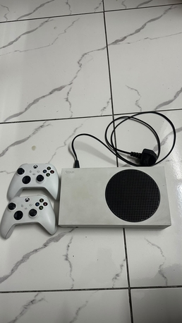 Riyadh, Video Games, SAR 950,  Xbox Series S With 2 Controllers
