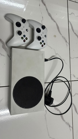 Riyadh, Video Games, SAR 950,  Xbox Series S With 2 Controllers