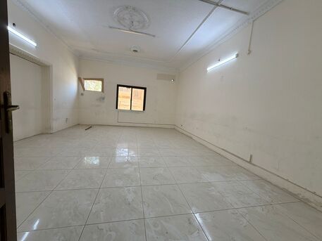 Isa Town, Commercial Villas, BHD 700,  Commercial Villa For Rent In Isa Town | 10 Bedrooms | Ideal For Schools & Training Centers