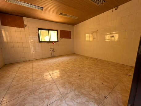 Isa Town, Commercial Villas, BHD 700,  Commercial Villa For Rent In Isa Town | 10 Bedrooms | Ideal For Schools & Training Centers