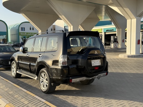 Al Malaz, Vehicles, Cars & Trucks , SAR 45,  Mitsubishi Pajero,  2016,  Automatic,  172000 KM,