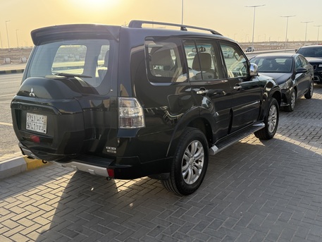 Al Malaz, Vehicles, Cars & Trucks , SAR 45,  Mitsubishi Pajero,  2016,  Automatic,  172000 KM,