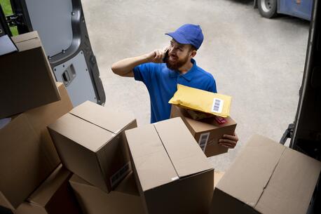 Lahore, Delivery, How Shipping Services From The UK To Pakistan Make London Fashion Accessible