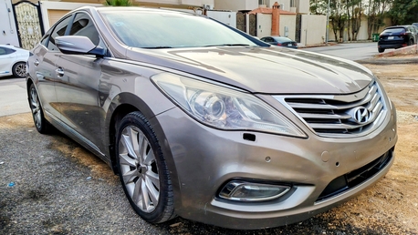 Al Malaz, Vehicles, Cars & Trucks , SAR 35000,  Hyundai Azera,  2014,  Automatic,  250 KM,  Offering Full Option Azera Hyundai