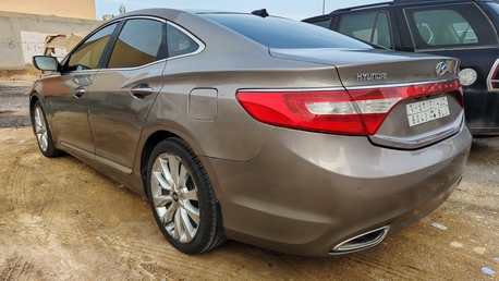 Al Malaz, Vehicles, Cars & Trucks , SAR 35000,  Hyundai Azera,  2014,  Automatic,  250 KM,  Offering Full Option Azera Hyundai