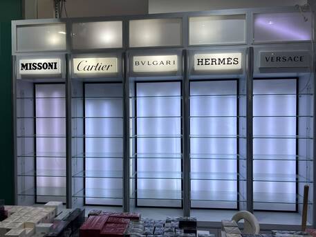 Jeddah, Furniture, Used Shelf, Table Etc.. For Shops With Excellent Quality For Sale
