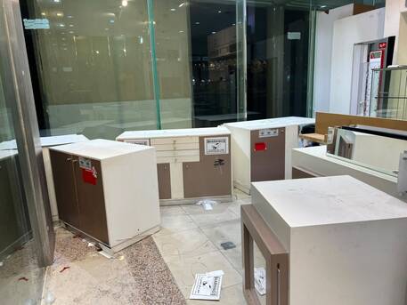 Jeddah, Furniture, Used Shelf, Table Etc.. For Shops With Excellent Quality For Sale