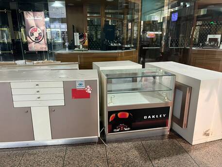 Jeddah, Furniture, Used Shelf, Table Etc.. For Shops With Excellent Quality For Sale