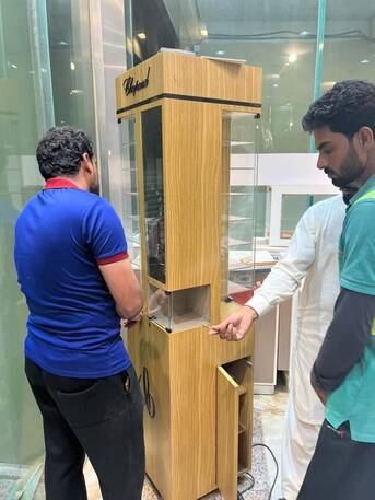 Jeddah, Furniture, Used Shelf, Table Etc.. For Shops With Excellent Quality For Sale