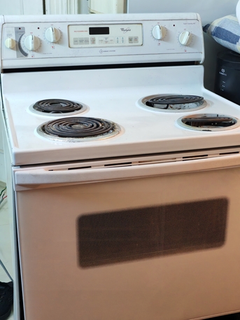 Riyadh, Appliances, SAR 1000,  Whirlpool Electric Stove/Oven For Sale &ndash; Made In USA
