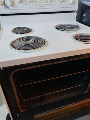 Riyadh, Appliances, SAR 1000,  Whirlpool Electric Stove/Oven For Sale &ndash; Made In USA