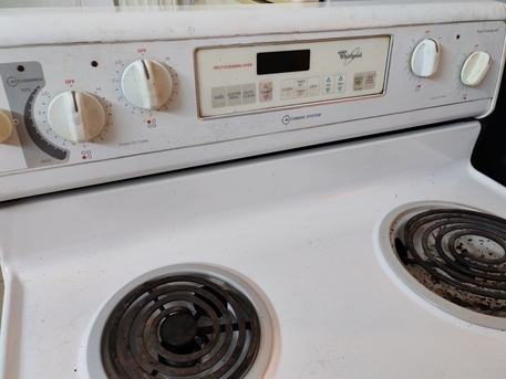 Riyadh, Appliances, SAR 1000,  Whirlpool Electric Stove/Oven For Sale &ndash; Made In USA