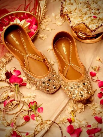 New Delhi, Clothing & Accessories, INR 2890,  Exquisite Handmade Style Awaits | Purchase Now