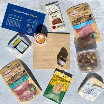 New York, Food, USD 95,  Thanksgiving Cheese Board In A Gift Box &mdash; Ready To Ship, Fully Curated