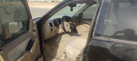 Riyadh, Vehicles, Cars & Trucks , SAR 8000,  Ford Explorer,  2009,  Automatic,  300000 KM,   XLT   V6 Vehicle Is In Good Condition