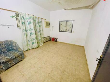 Al Malaz, Rooms for Rent, SAR 1050/month,  Single Room Available For Executive Bachelor In Family Flat