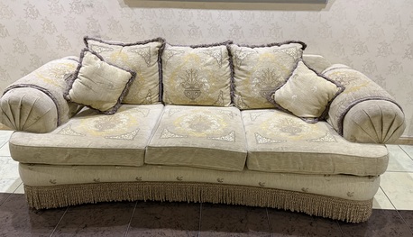 Madinah, Furniture, SAR 500,  10 Seater Sofa In Good Condition