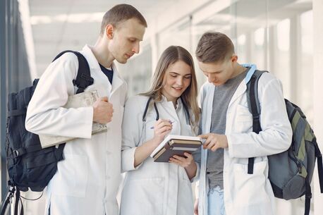 Lucknow, Lessons Offered, Which B Pharma College In Hathras Is Best For Pharmacy Studies
