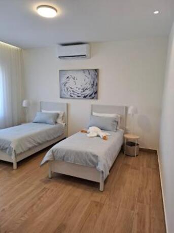 Abdoun, Apartments, Flats, Houses & Villas, JOD 25000/year,  Furnished,  3 BR,  Modern Apartment - New Elegant Furniture For Rent In Abdoun