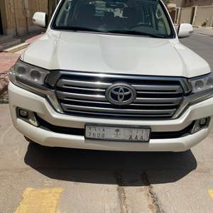 SAR 142000, Toyota Land Cruiser, 2017, Automatic, 194000 KM, Land Cruiser GX Bahraini Spec