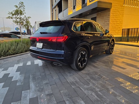 Riyadh, Vehicles, Cars & Trucks , SAR 185000,  Volkswagen Touareg,  2024,  Automatic,  19500 KM,   VW Touareg Elegance GCC Specs 3.0L V6 19000km