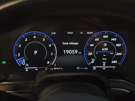 Riyadh, Vehicles, Cars & Trucks , SAR 185000,  Volkswagen Touareg,  2024,  Automatic,  19500 KM,   VW Touareg Elegance GCC Specs 3.0L V6 19000km