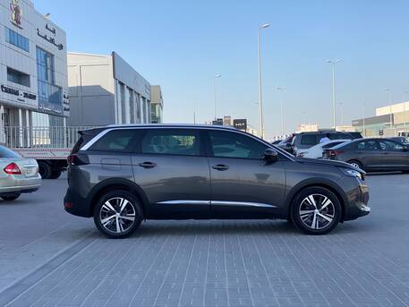 Manama, Vehicles, Cars & Trucks , BHD 8700,  Peugeot 5008,  2024,  Automatic,  16700 KM,    (Grey)