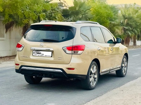 Manama, Vehicles, Cars & Trucks , BHD 3200,  Nissan Pathfinder,  2014,  139000 KM,  Full Option - SV - Sunroof