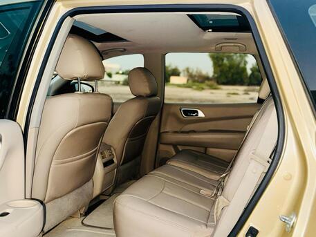 Manama, Vehicles, Cars & Trucks , BHD 3200,  Nissan Pathfinder,  2014,  139000 KM,  Full Option - SV - Sunroof