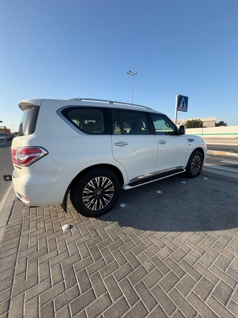 East Riffa, Vehicles, Cars & Trucks , BHD 4,  Nissan Patrol,  2011,  Automatic,  259000 KM,    (white)