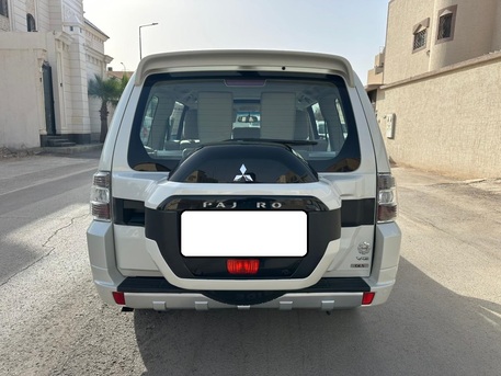 Riyadh, Vehicles, Cars & Trucks , SAR 78000,  Mitsubishi Pajero GLS,  2022,  Automatic,  60000 KM,    With Sunroof N 4WD Option For Urgent Sales