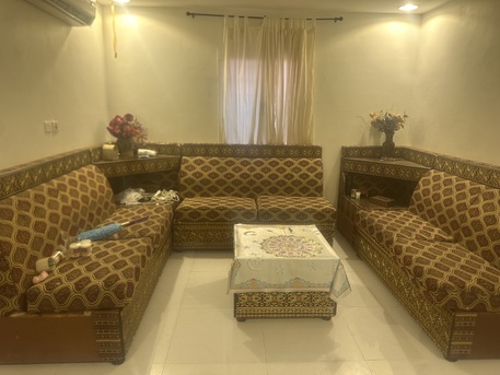 Thuqbah, Furniture, Furniture And Household