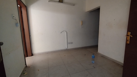 Salmaniya, Apartments, Flats, Houses & Villas, BHD 135/year,  2 BR,  Salmaniya:- 2Bhk Unfurnished Flat On Rent..