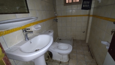 Salmaniya, Apartments, Flats, Houses & Villas, BHD 135/year,  2 BR,  Salmaniya:- 2Bhk Unfurnished Flat On Rent..