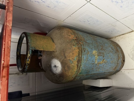 Umm Al Hassam, Household Items, BHD 30,  Gas Cylinder And Stove For Sale